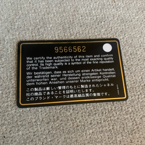 Pre owned light pink  Chanel zip wallet.  Great condition - Picture 4 of 11